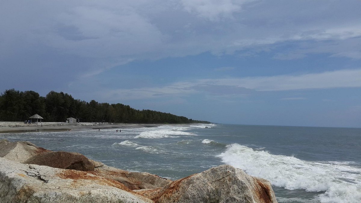 Azheekkal Beach Blog